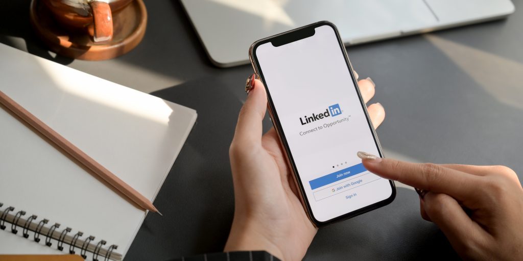 How Law Firms Can Reach Potential Clients With Content on LinkedIn